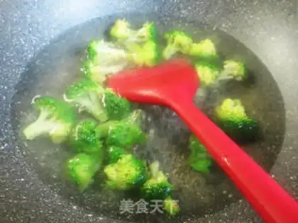 Make Watermelon peeled broccoli step 3