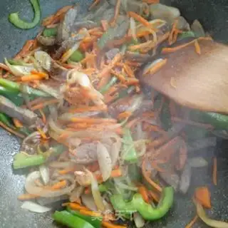 Make Black pepper steak noodles step 11