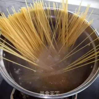 Make Black pepper steak noodles step 14