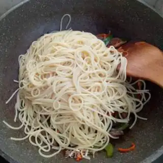 Make Black pepper steak noodles step 15