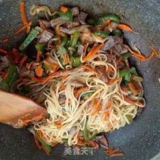 Make Black pepper steak noodles step 16