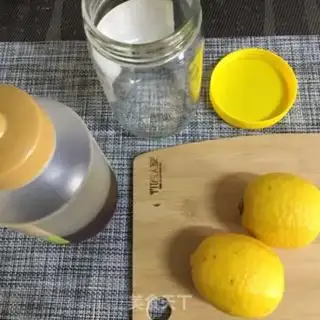 Make Homemade lemon honey water step 0