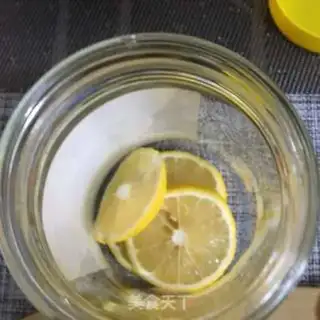 Make Homemade lemon honey water step 1