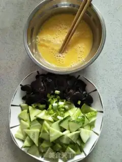 Make cucumber-mucked eggs step 2