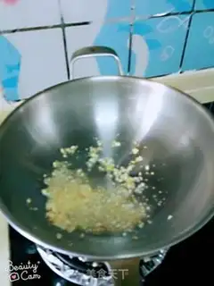 Make A garlic fan with a shrimp step 2