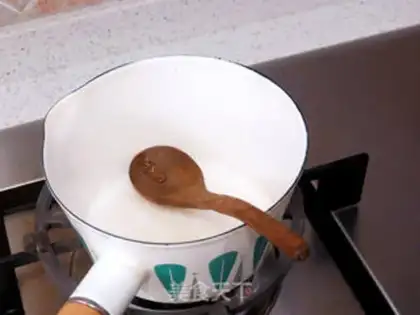 Make Salted egg oatmeal step 1