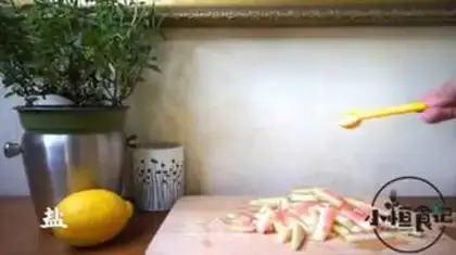 Make Salty melon tea step 1
