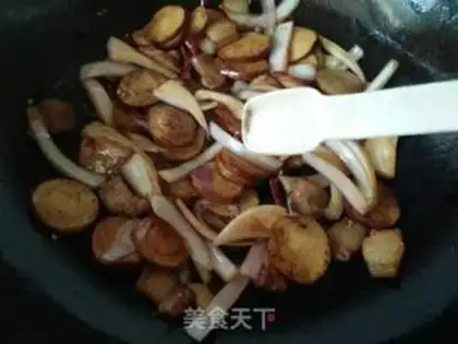 Make Onion gravy and chicken step 11