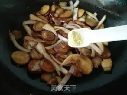 Make Onion gravy and chicken step 12