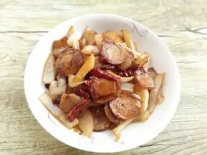 Make Onion gravy and chicken step 13