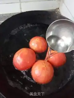 Make Tomato fried eggs step 1