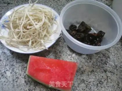 Make Black-mule watermelon noodles step 0