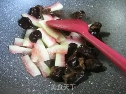 Make Black-mule watermelon noodles step 3