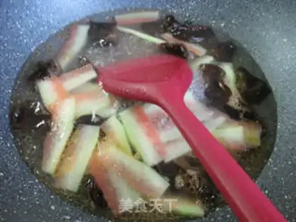 Make Black-mule watermelon noodles step 4