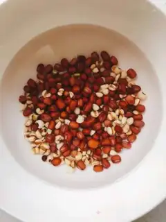 Make Soybeans soup step 0