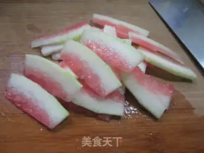 Make Watermelon peeled green bean sprouts step 2