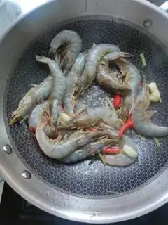 Make Spicy shrimp step 1