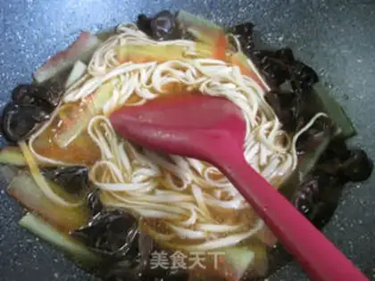 Make Black-mule watermelon noodles step 9