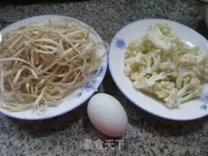 Make Duck omelet for noodles step 0