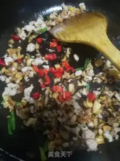 Make Squid mushrooms, fried beans step 1