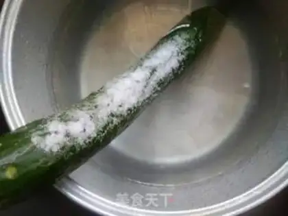 Make cucumber black-mucked eggs step 1