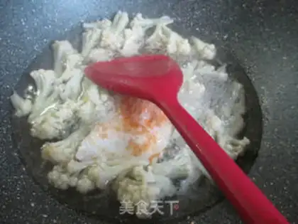 Make Duck omelet for noodles step 1