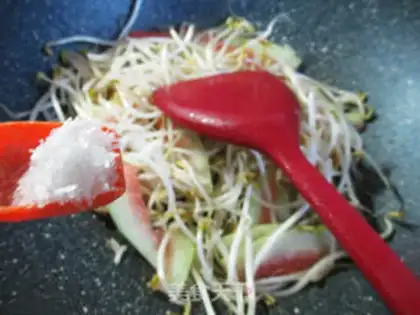 Make Watermelon peeled green bean sprouts step 5