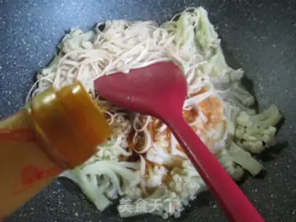 Make Duck omelet for noodles step 3