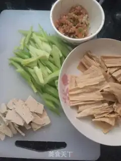 Make Celery curry step 0