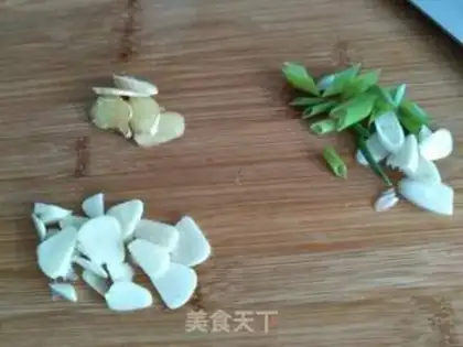 Make Homemade potatoes with chicken legs step 1