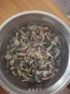 Make Seafood vegetable egg noodles step 1