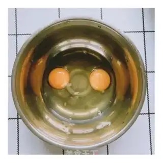 Make Pork gravy eggs step 0