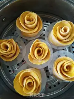 Make Rose rolls step 9