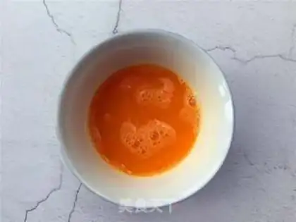 Make Autumn fried eggs step 3