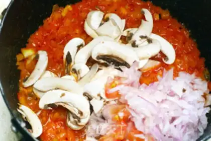 Make Melvin cheese sauce pizza step 8