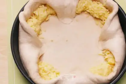 Make Melvin cheese sauce pizza step 16