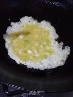Make Round cabbage fried eggs step 1