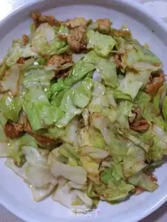Make Round cabbage fried eggs step 4