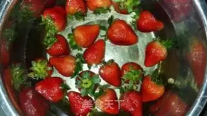 Make Strawberry sauce step 0