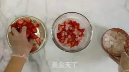 Make Strawberry sauce step 2