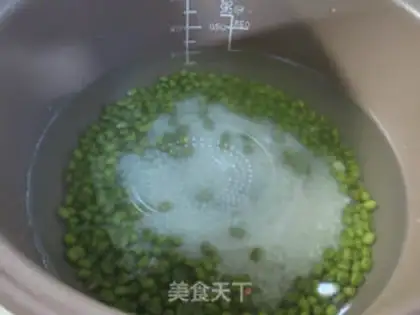 Make Green bean rice congee step 3