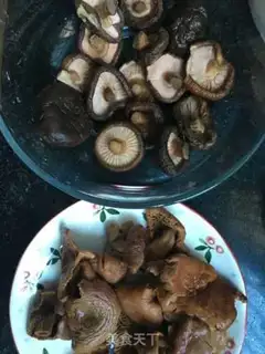 Make Twin mushroom chicken soup step 3
