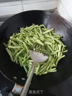 Make Garlic beans step 1