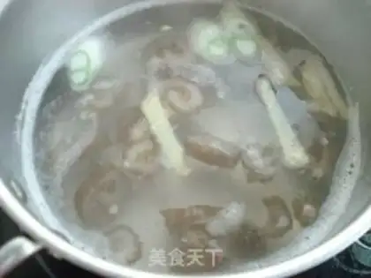 Make Soup from the sea cucumber step 3
