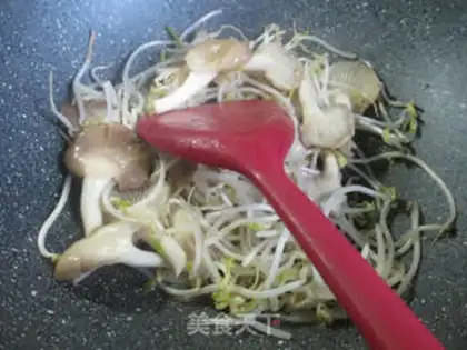 Make Soo-jeong-goo green bean sprouts step 1