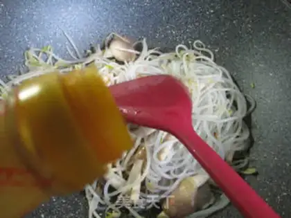 Make Soo-jeong-goo green bean sprouts step 3