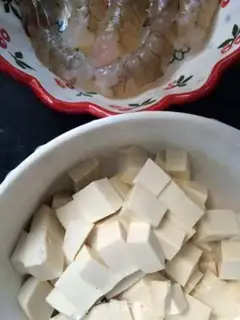 Make Shrimp tofu melon soup step 1