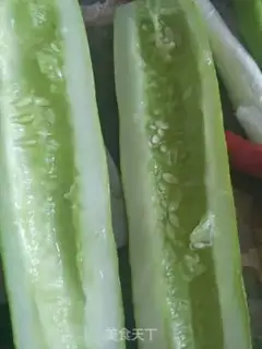 Make cucumber-mucked eggs step 0
