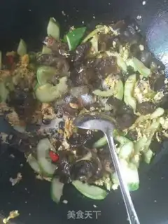 Make cucumber-mucked eggs step 8