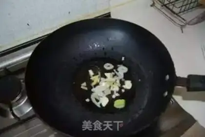 Make Pepper fried tomatoes step 1